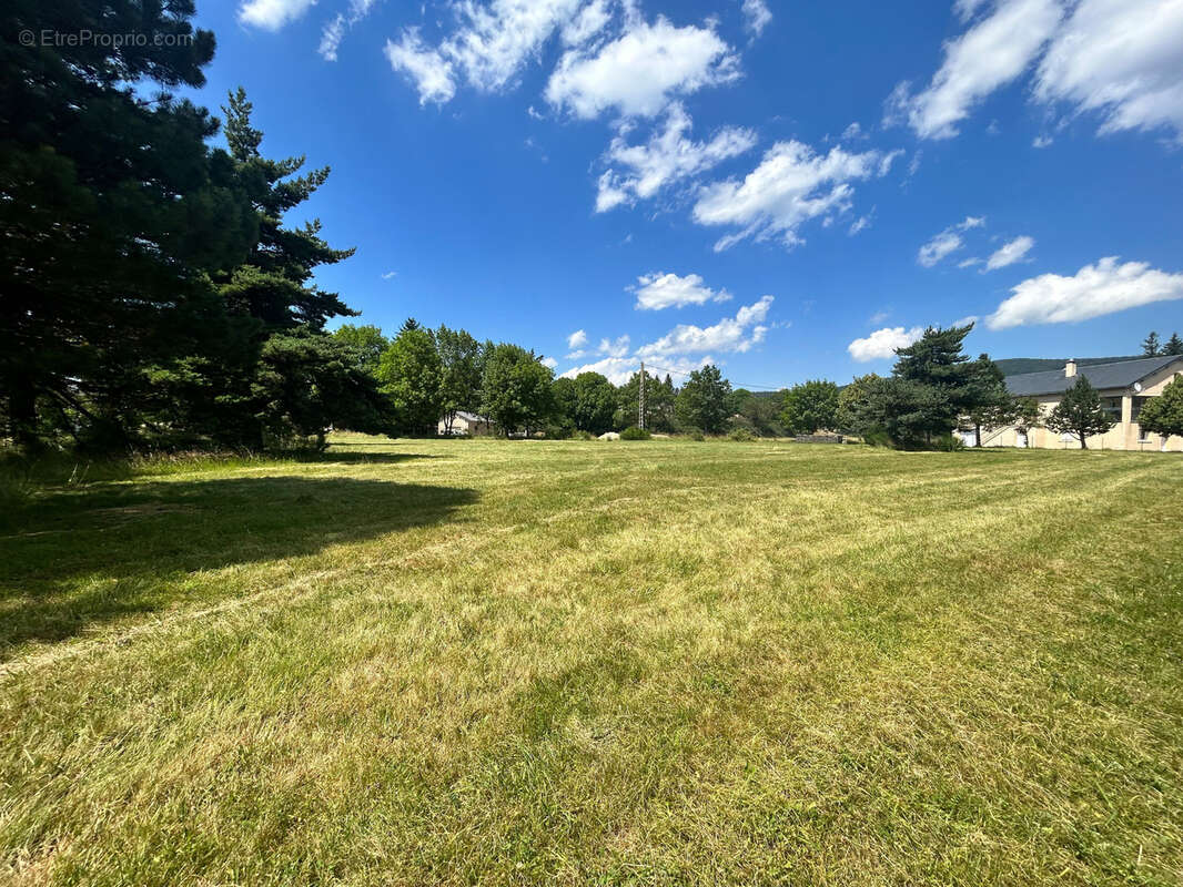 Terrain à SAINT-SAUVEUR-CAMPRIEU