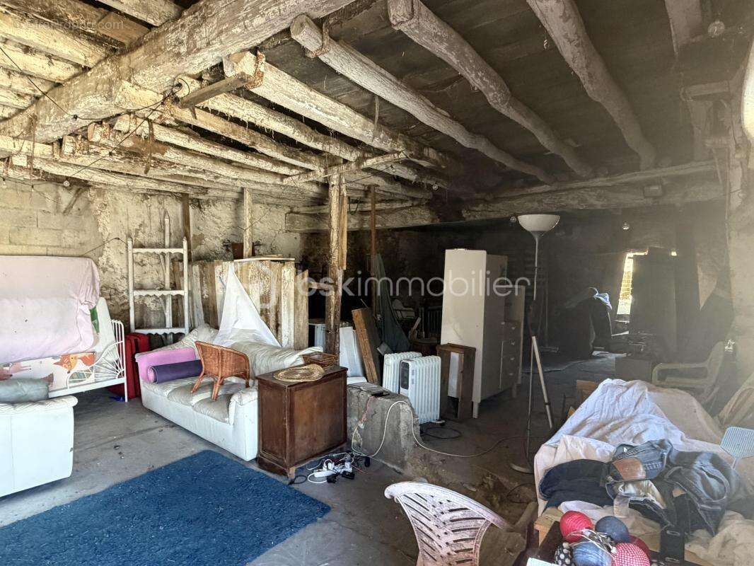 Magnifique corps de ferme à rénover composé de ses multiples dépendances, le tout sur une très belle parcelle close et arborée ! - photo 8