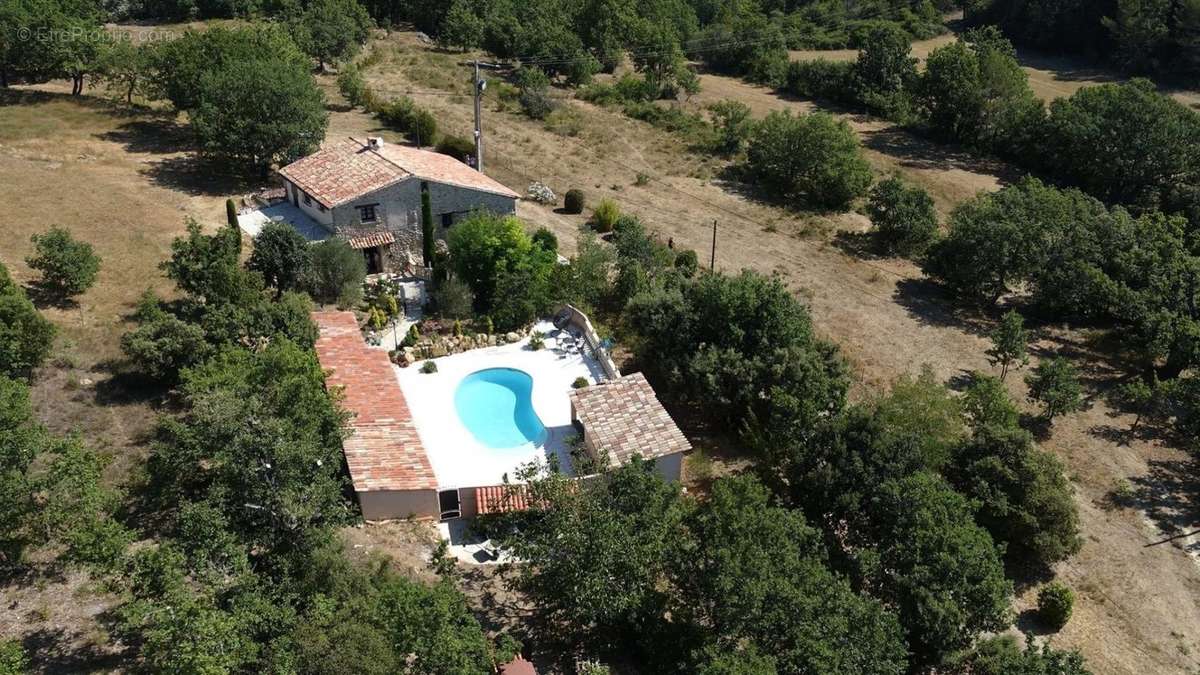 Maison à CHATEAUDOUBLE