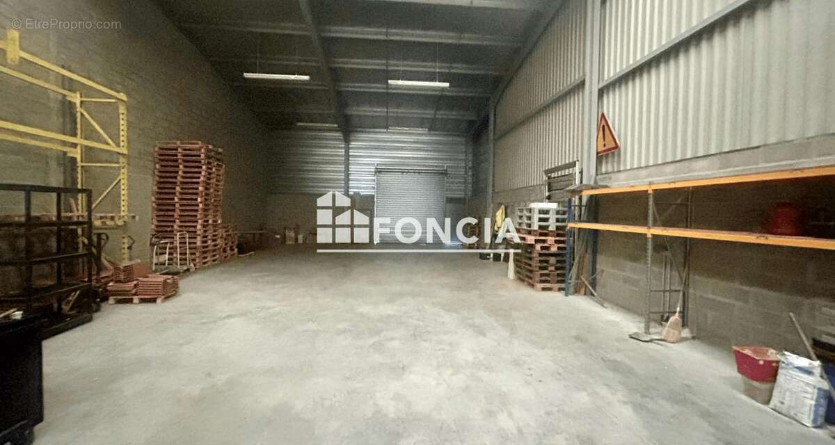 Commerce à SAINT-JEAN-D&#039;ILLAC