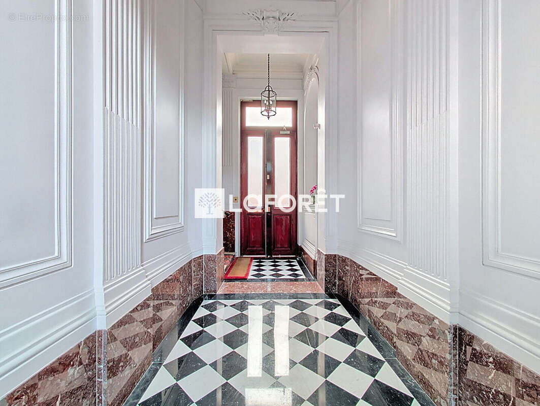 Appartement à PARIS-8E