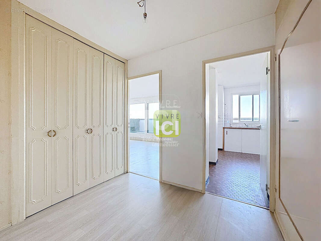 Appartement T4 avec vue panoramique sur Saint-Pierre - Cholet - photo 11
