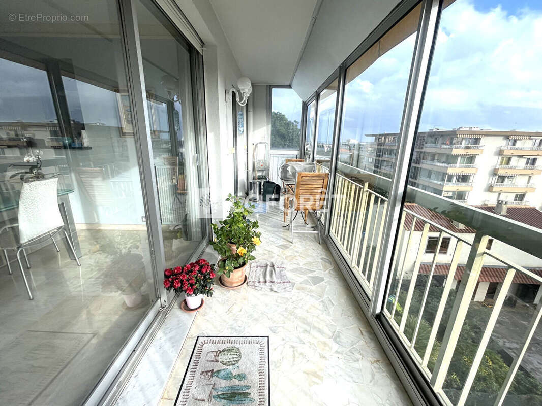 Appartement à SAINT-LAURENT-DU-VAR
