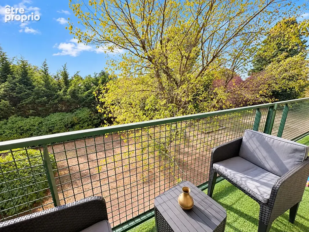 Au Coteau, appartement T3 rénové de 65 m² avec balcon et 2 caves. Petite copropriété verdoyante, stationnement facile et garage  - photo 3