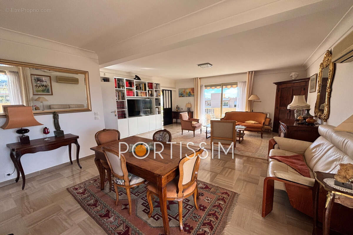 Appartement à SAINT-LAURENT-DU-VAR