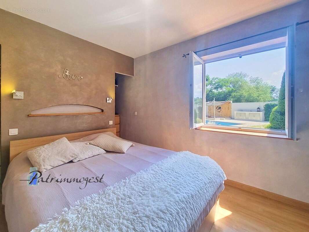 Chambre 1 - Maison à MIZERIEUX