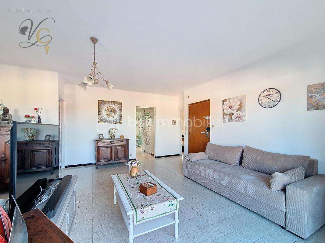 Appartement lumineux au dernier étage avec terrasse et parking sécurisé - photo 4