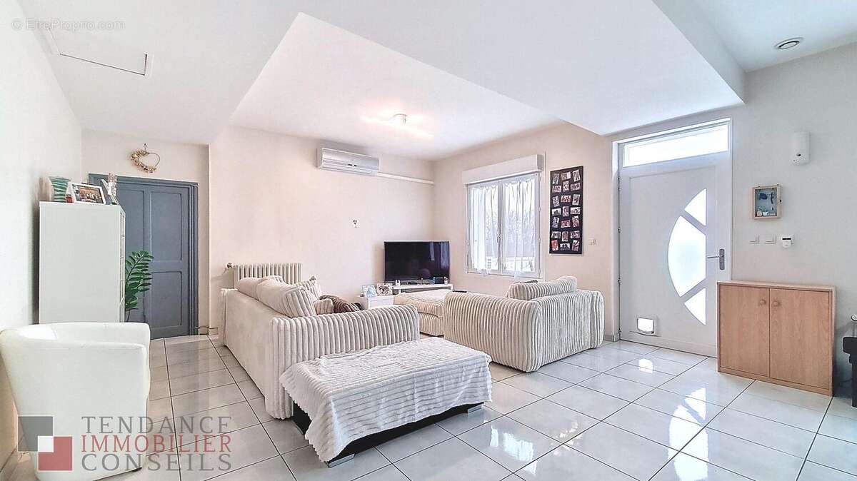 Maison à SAINT-ETIENNE-DES-OULLIERES