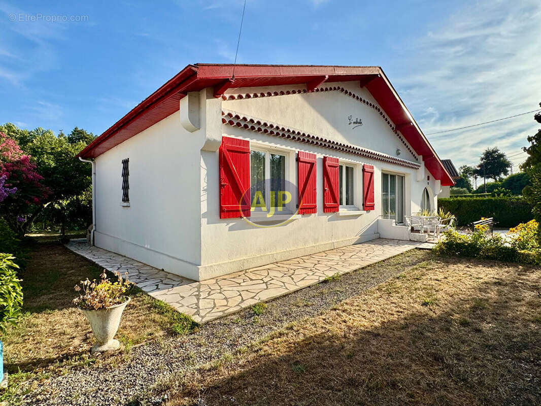 Maison individuelle de plain-pied avec jardin paysagé et beau potentiel - photo 17