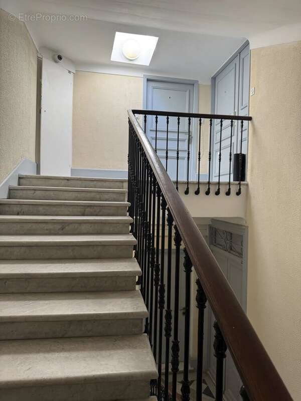 Nice rue foncet - grand studio mansarde - photo 6