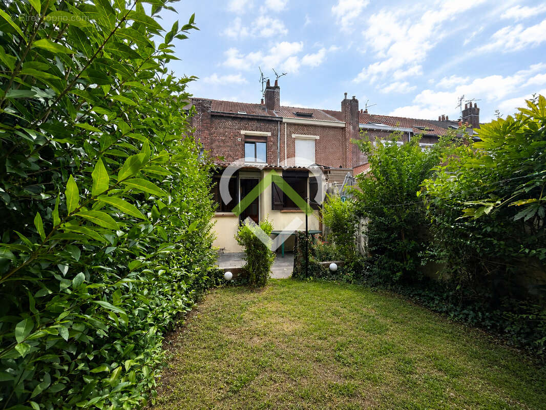 Maison à vendre Lille FIVES / HELLEMMES située sur une charmante placette au calme - photo 2