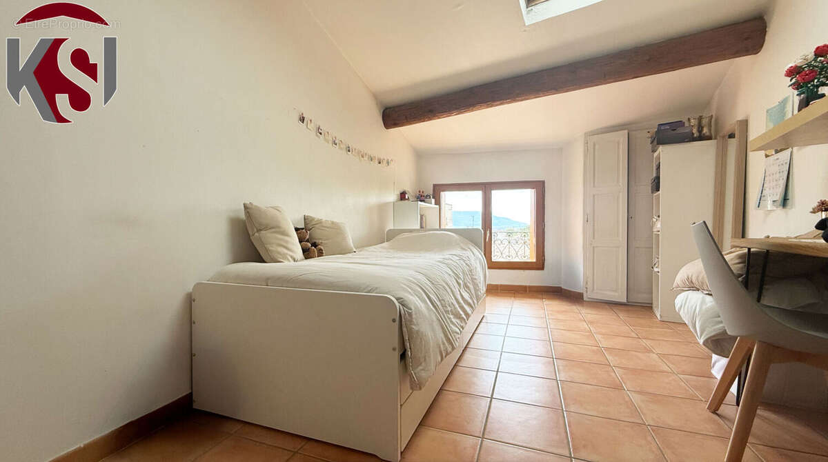 Maison à SEILLONS-SOURCE-D'ARGENS
