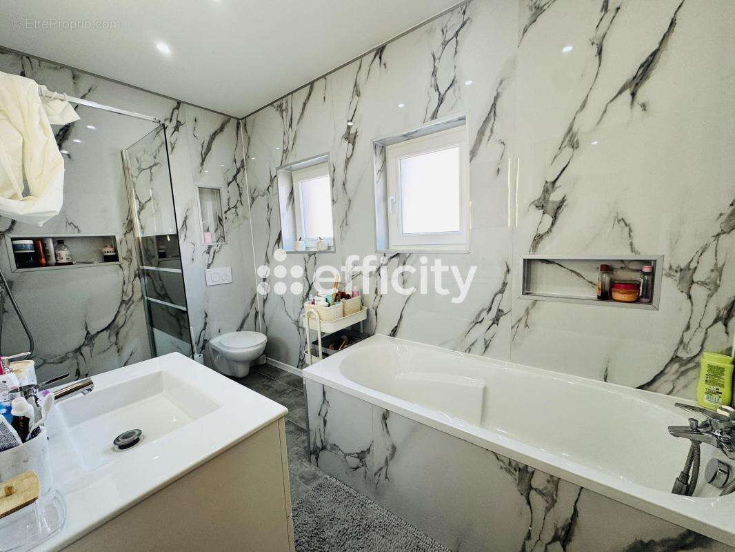 Maison à FACHES-THUMESNIL