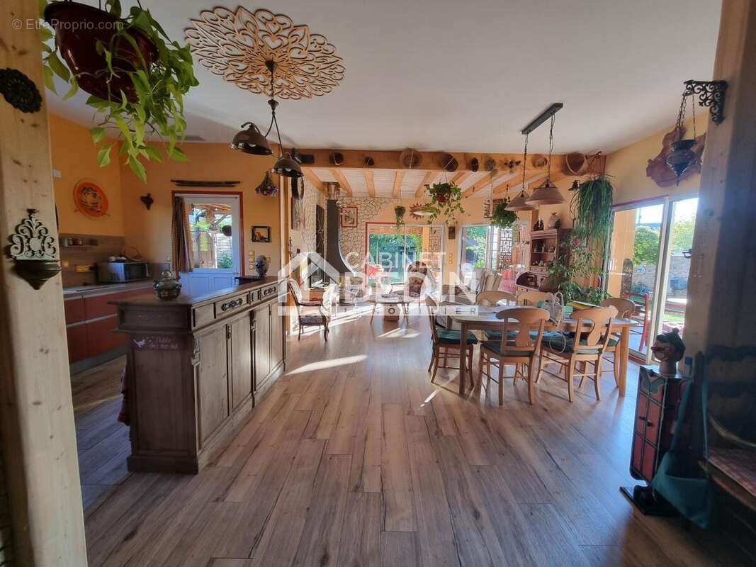 Maison à SAINT-SEURIN-SUR-L&#039;ISLE