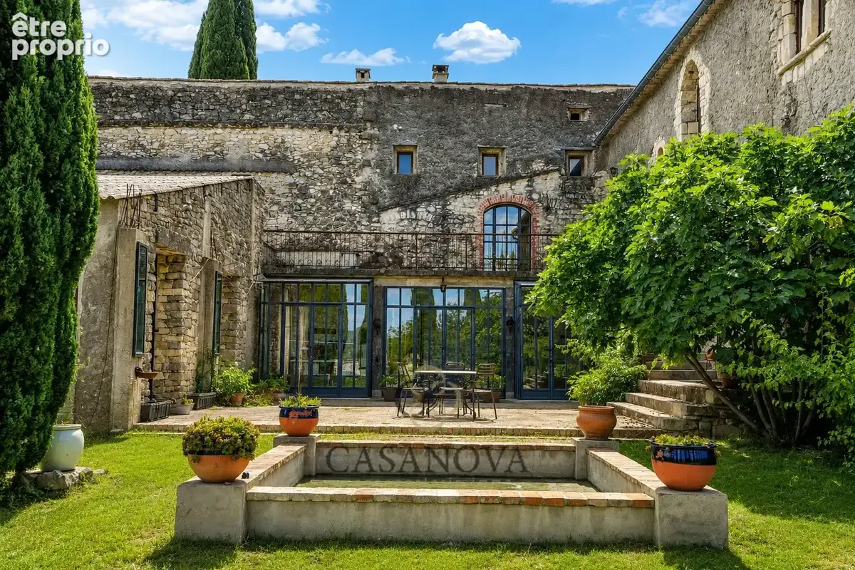 Domaine de caractère du XVIIe siècle sur 6.5 hectares avec près de 3 000 m² bâtis - photo 4