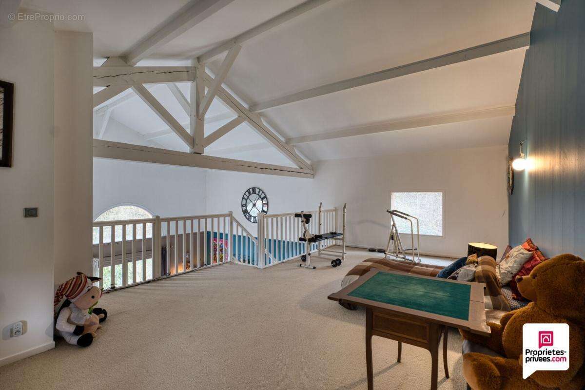 Magnifique maison familiale de 158 m2  + sous sol - Terrain  2445 m2 - photo 5