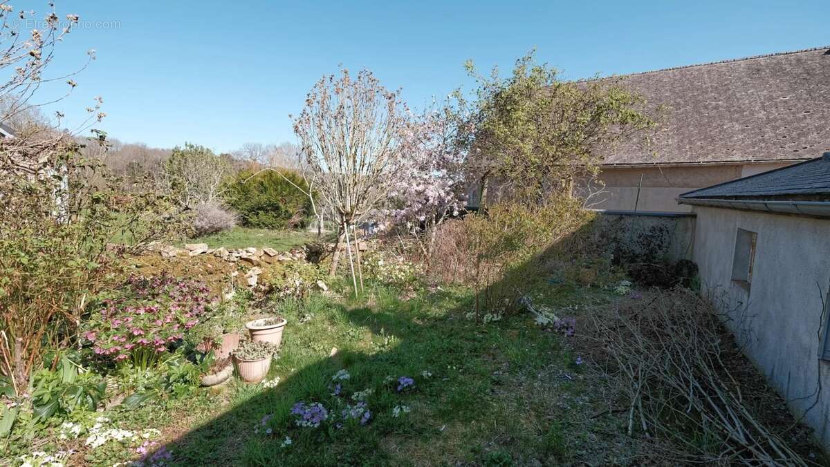 Maison à ROUSSILLON-EN-MORVAN