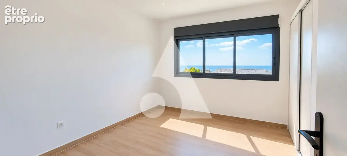 Villa F4 neuve et moderne, beaux volumes, environnement calme - photo 7