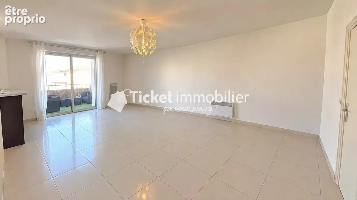 Appartement T3 lumineux avec terrasse et 2 parkings en sous-sol – Quartier Sept Deniers - photo 2