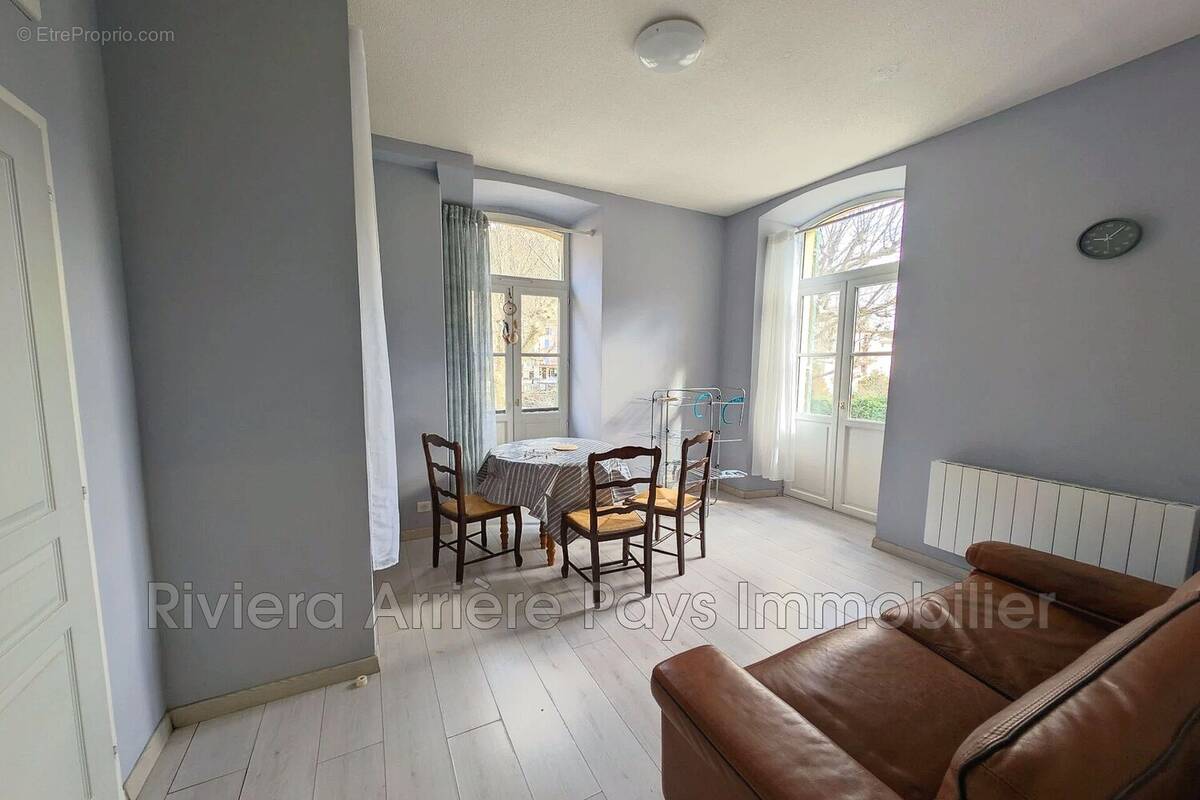 Appartement à PUGET-THENIERS