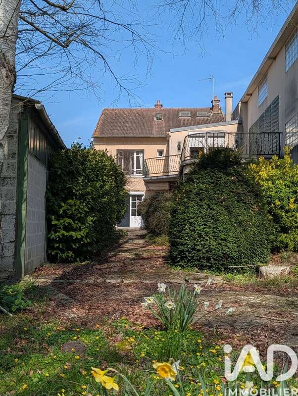Photo 2 - Maison à CHEVRIERES