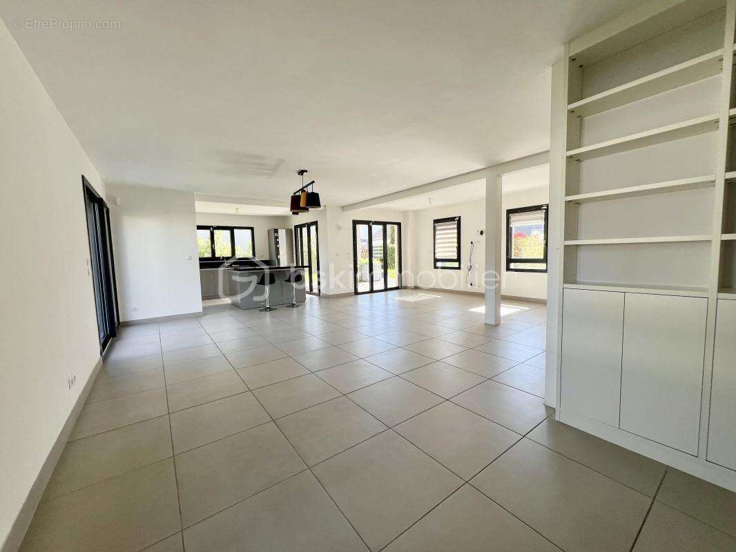 Bezannes Maison indépendante et récente de 153 m2 type 6 avec jardin - photo 2