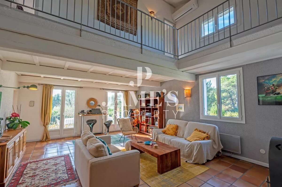 Maison 210 m² à Fontvieille  - photo 4