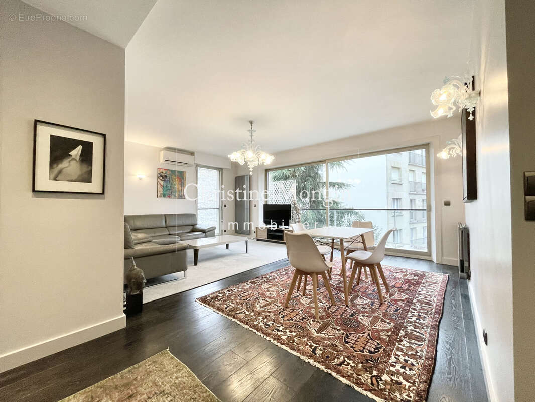 Appartement à NEUILLY-SUR-SEINE