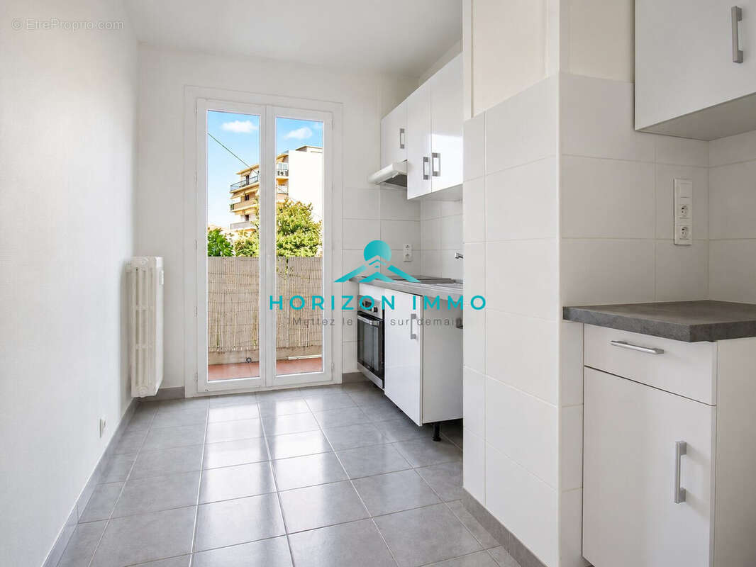 Appartement à SAINT-LAURENT-DU-VAR