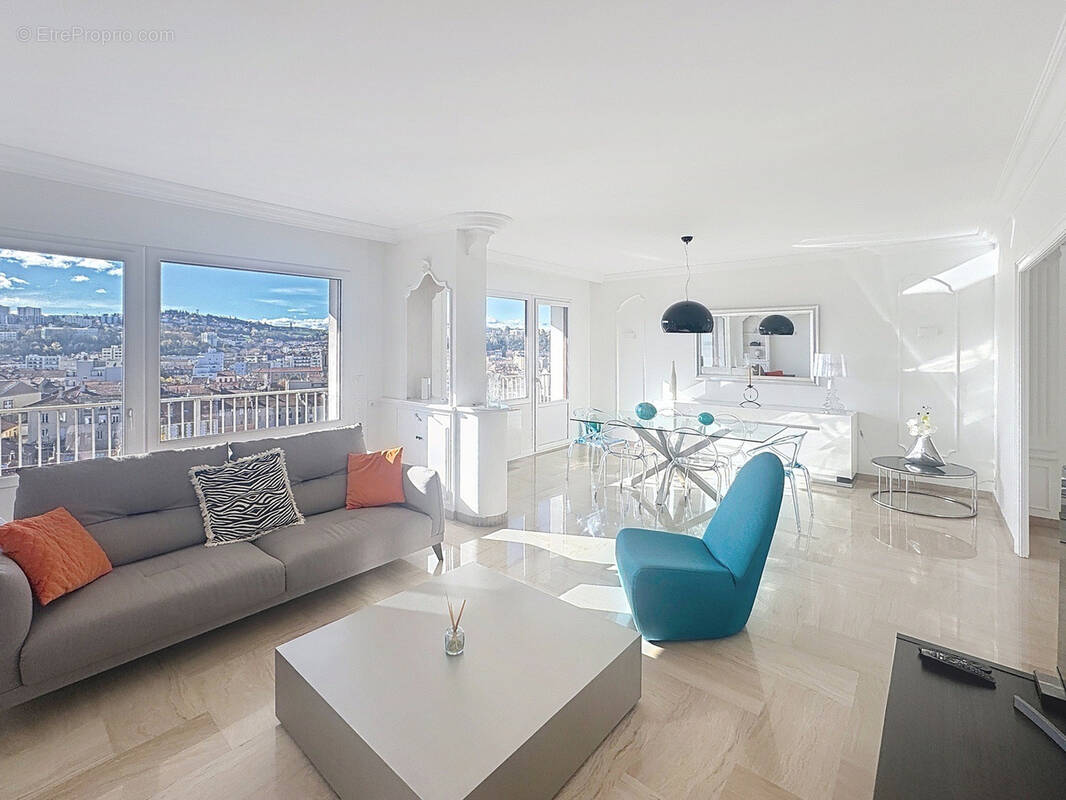 Appartement à SAINT-ETIENNE