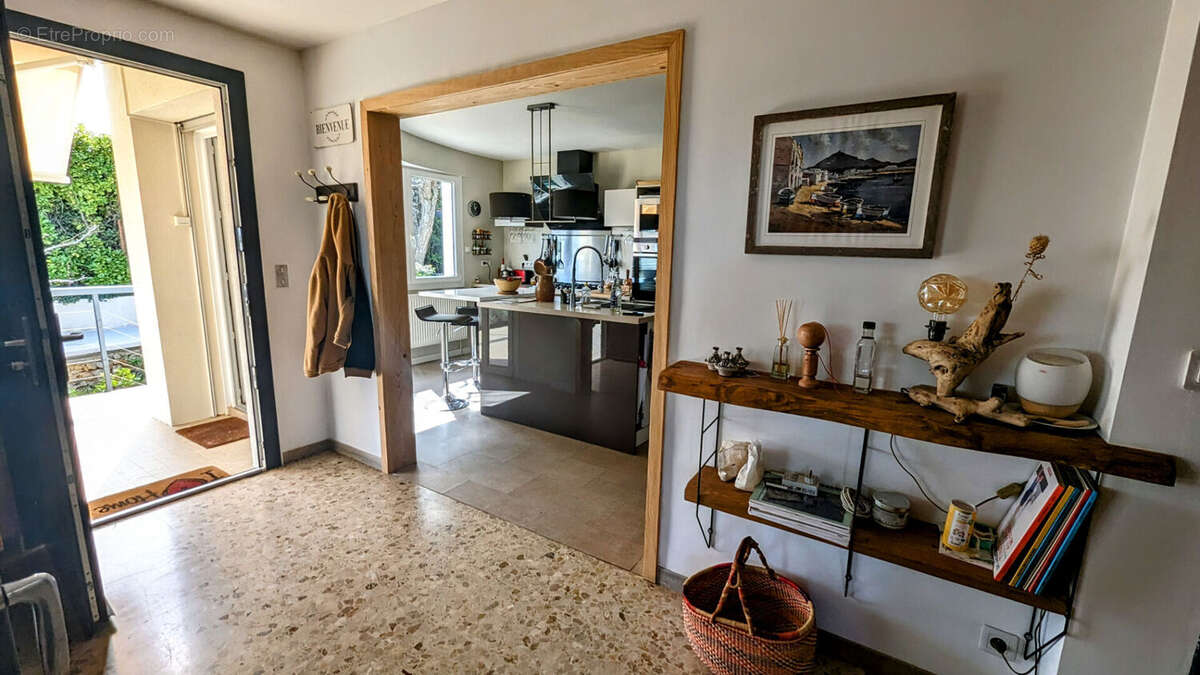 Maison à LAUDUN-L&#039;ARDOISE