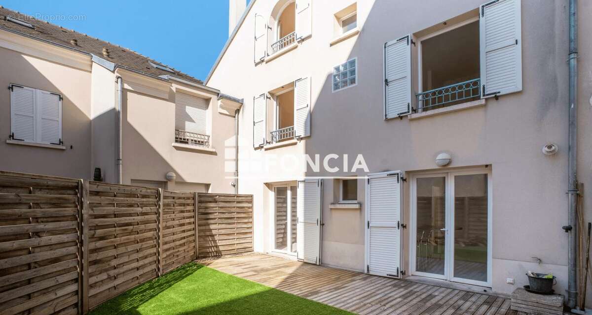 Maison à SARTROUVILLE