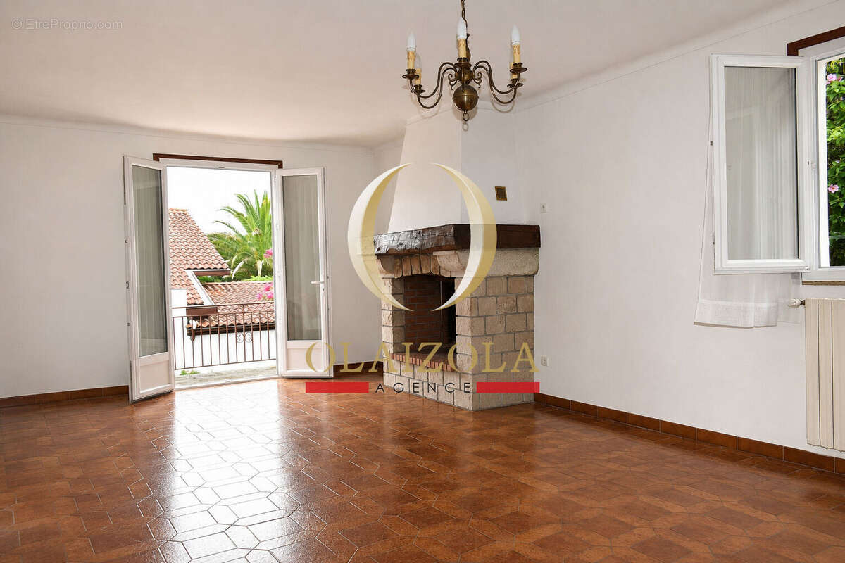 SAINT-JEAN-DE-LUZ - Maison familiale avec jardin et beau potentiel - photo 10