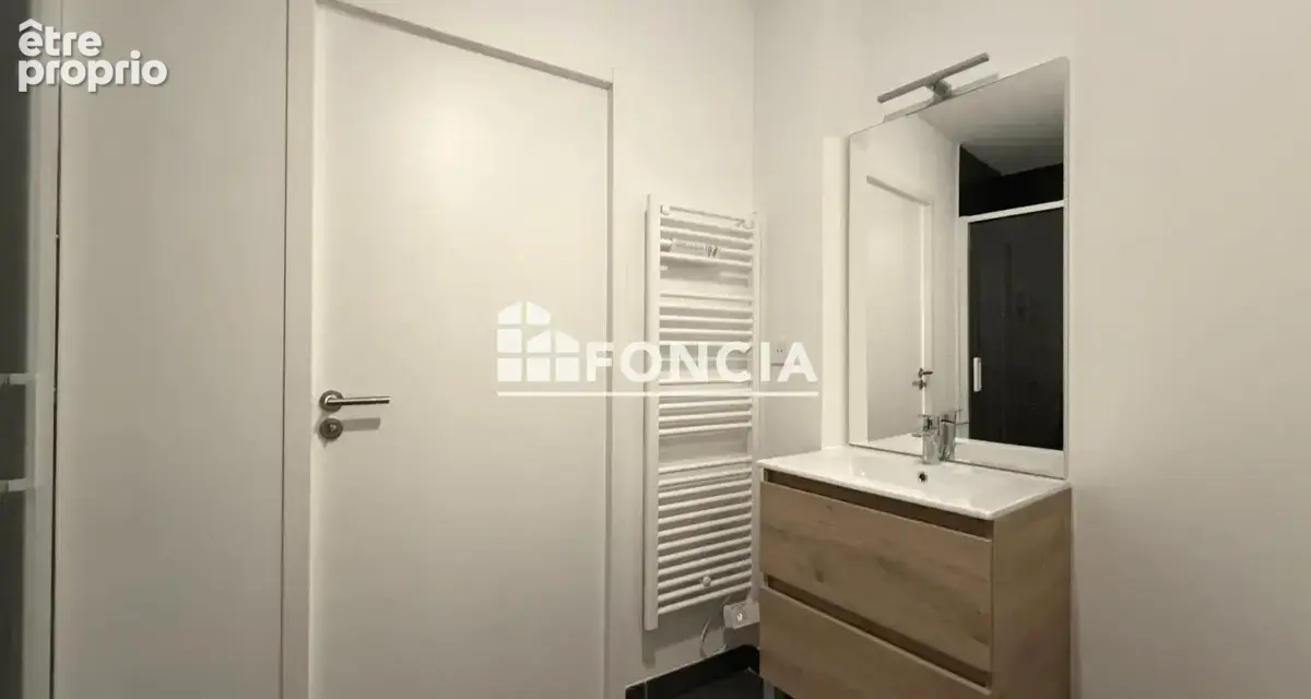 BOURG L'ÉVÊQUE DERNIER ÉTAGE Appartement T1, vue dégagée, nouvelle résidence idéalement située, très belles prestations - photo 5