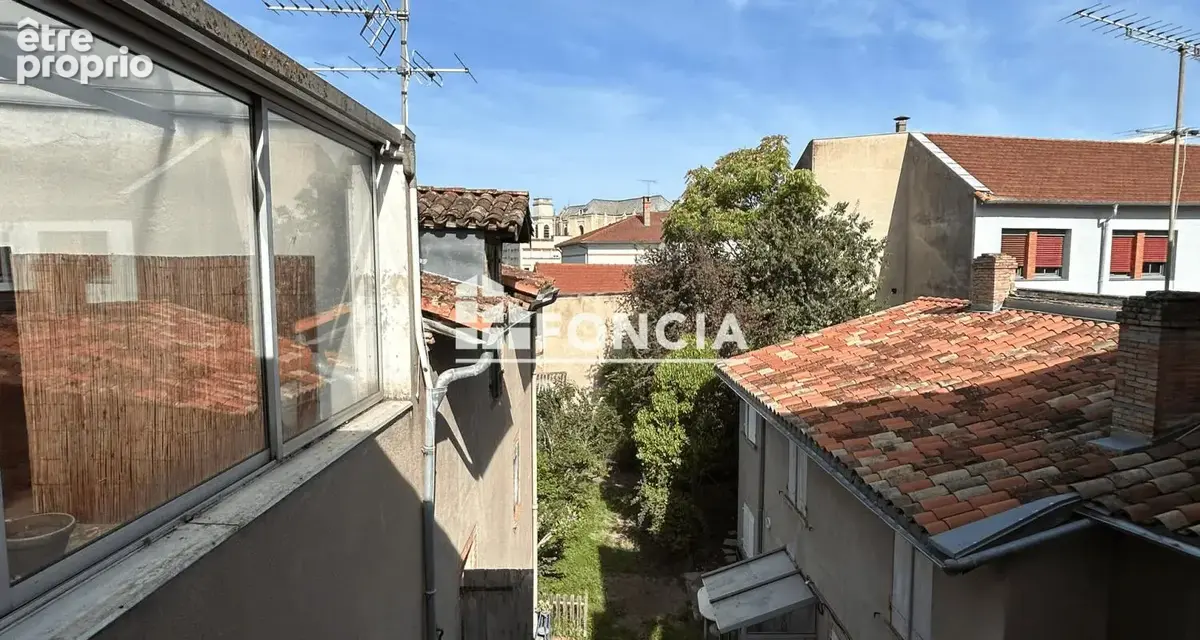 Proximité centre ville, appartement au 2ème et dernier étage avec jardin - photo 2