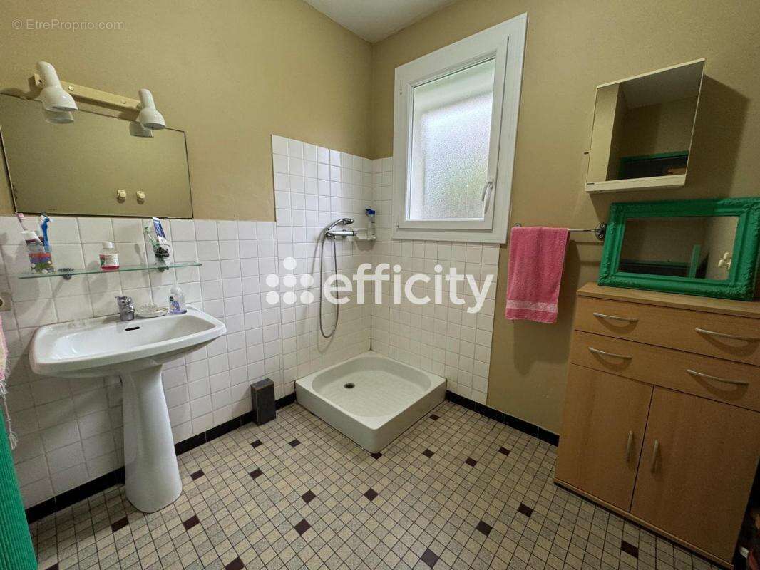 Maison à LA MONNERIE-LE-MONTEL