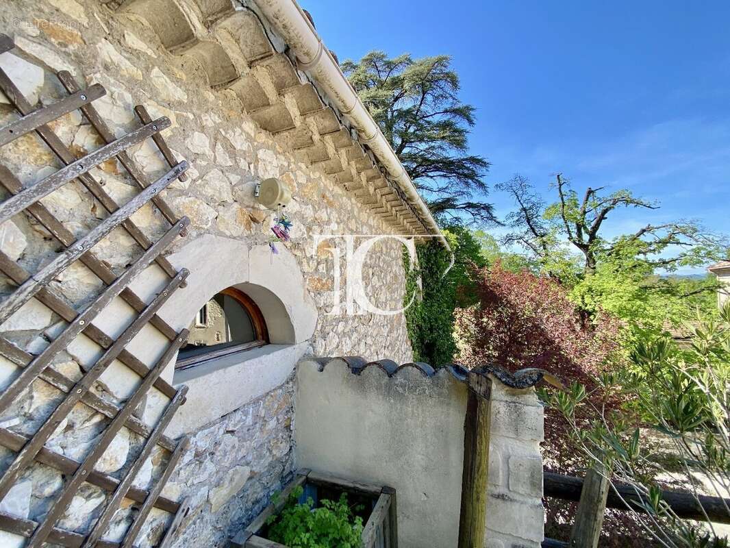 Barjac, 2 mas en pierre renoves sur 204m2, cour interieure, garage, sur 4700m2 + verger 2000m2 - photo 22