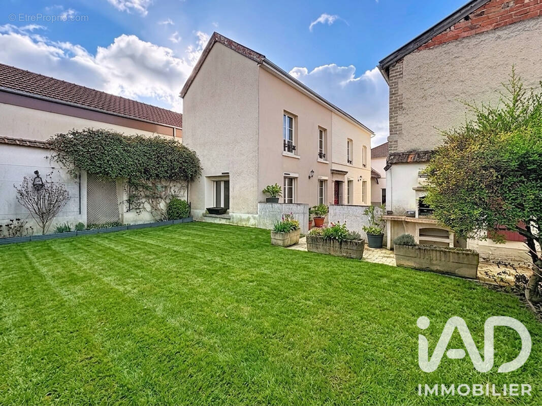 Photo 1 - Maison à AY