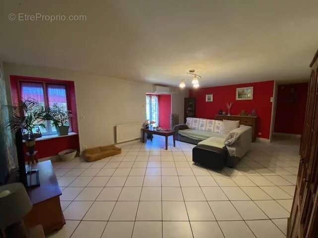 Maison à LA TOUR-D'AUVERGNE