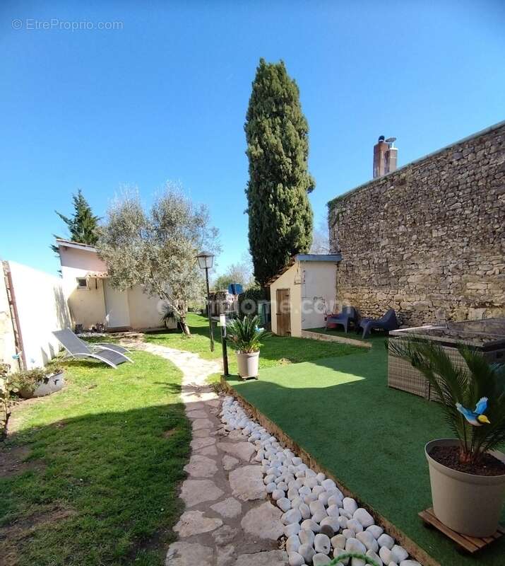 Maison à MORNAC
