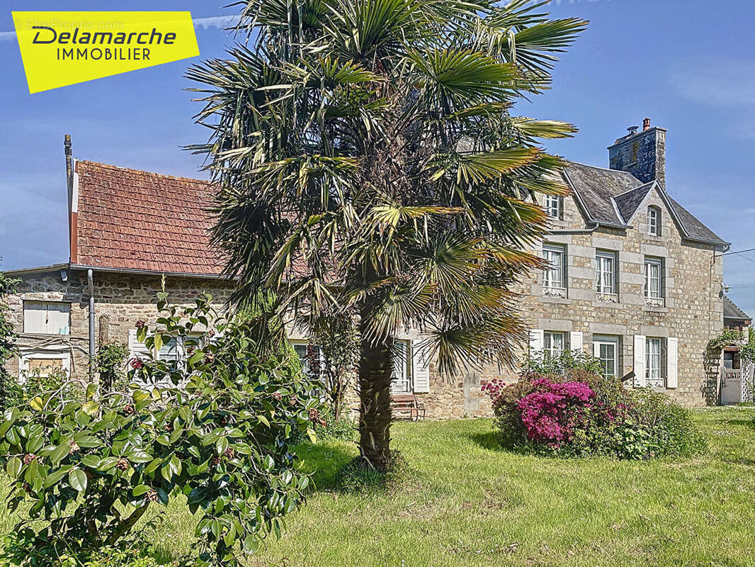 A vendre maison à La Rochelle Normande avec dépendances et 1 hectare - photo 2