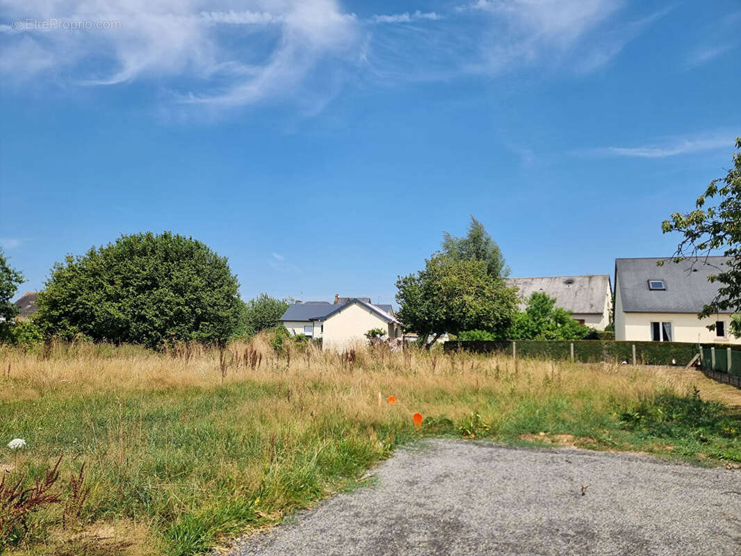Terrain à bâtir de 596 m²  Ducey-les-Chéris - photo 2