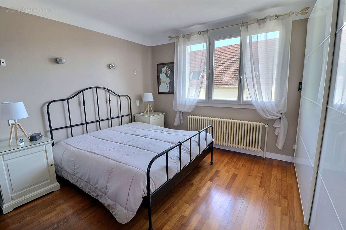 Maison à LE PERRAY-EN-YVELINES