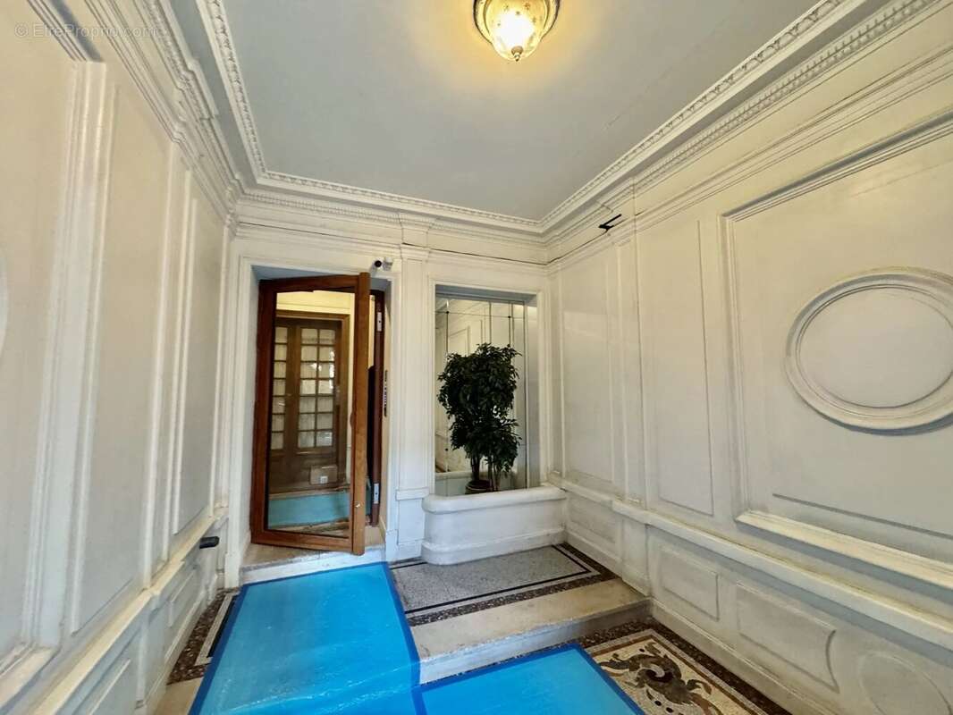 Appartement à NEUILLY-SUR-SEINE