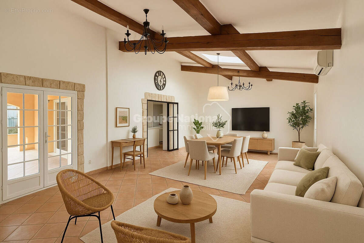 Maison à ENTRAIGUES-SUR-LA-SORGUE