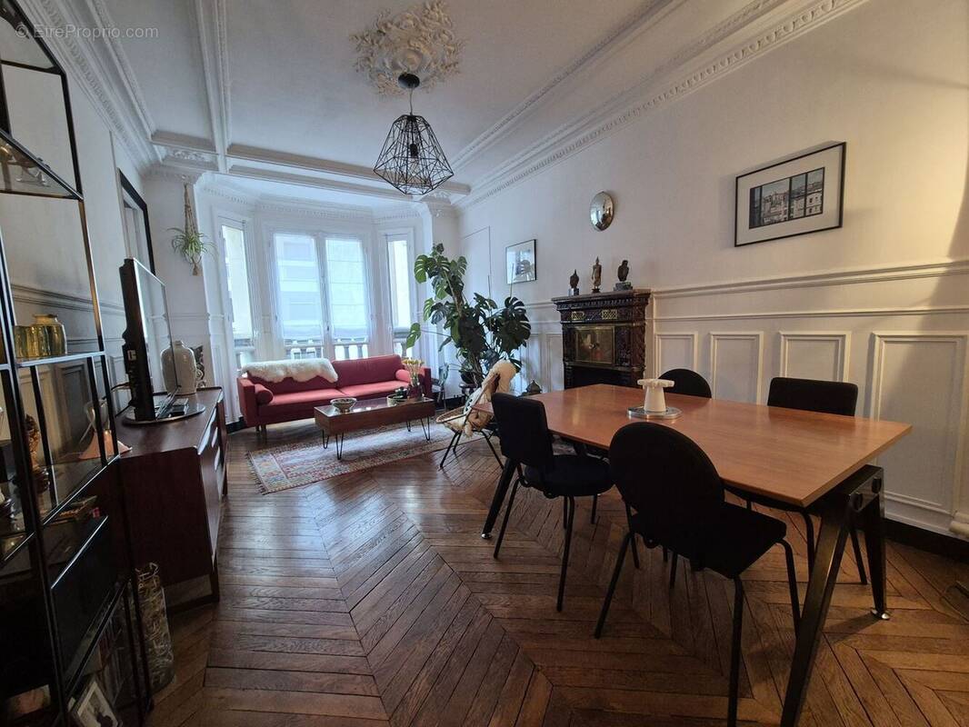 Appartement à PARIS-18E