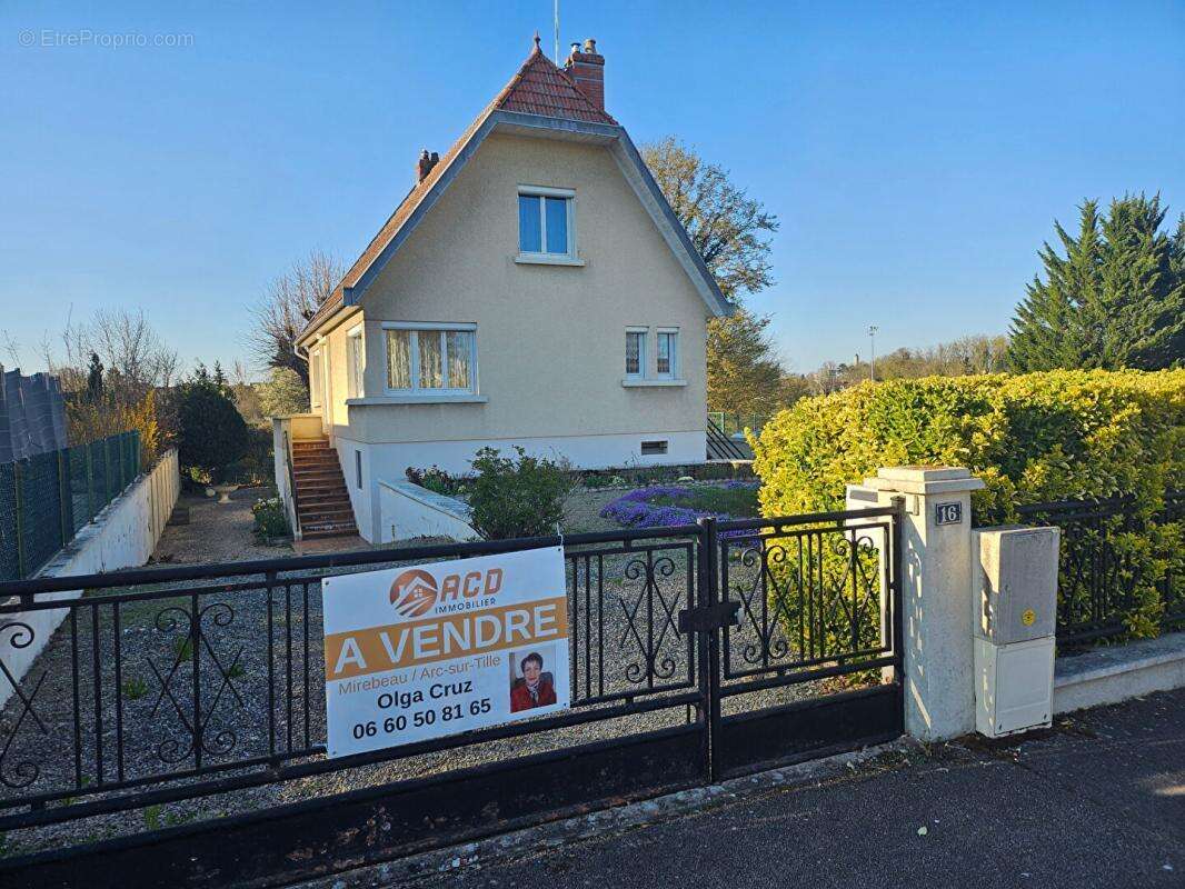 Maison à MIREBEAU-SUR-BEZE