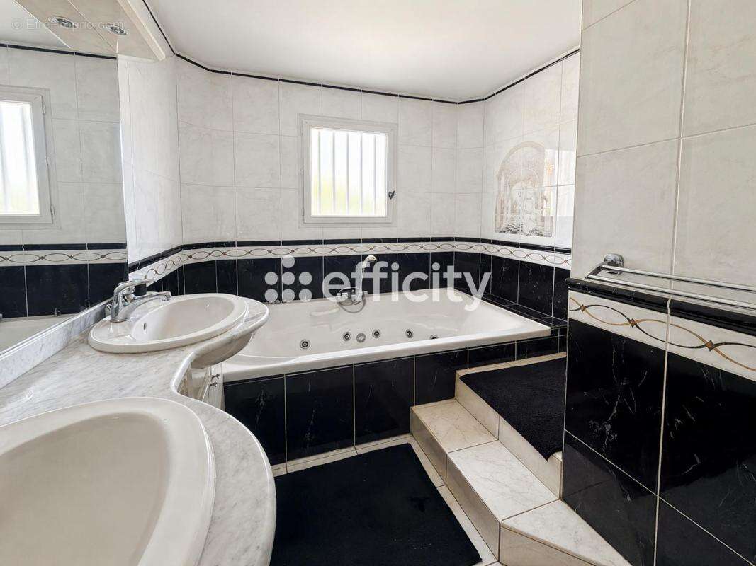 Maison 120 m² à Mazerolles  - photo 11