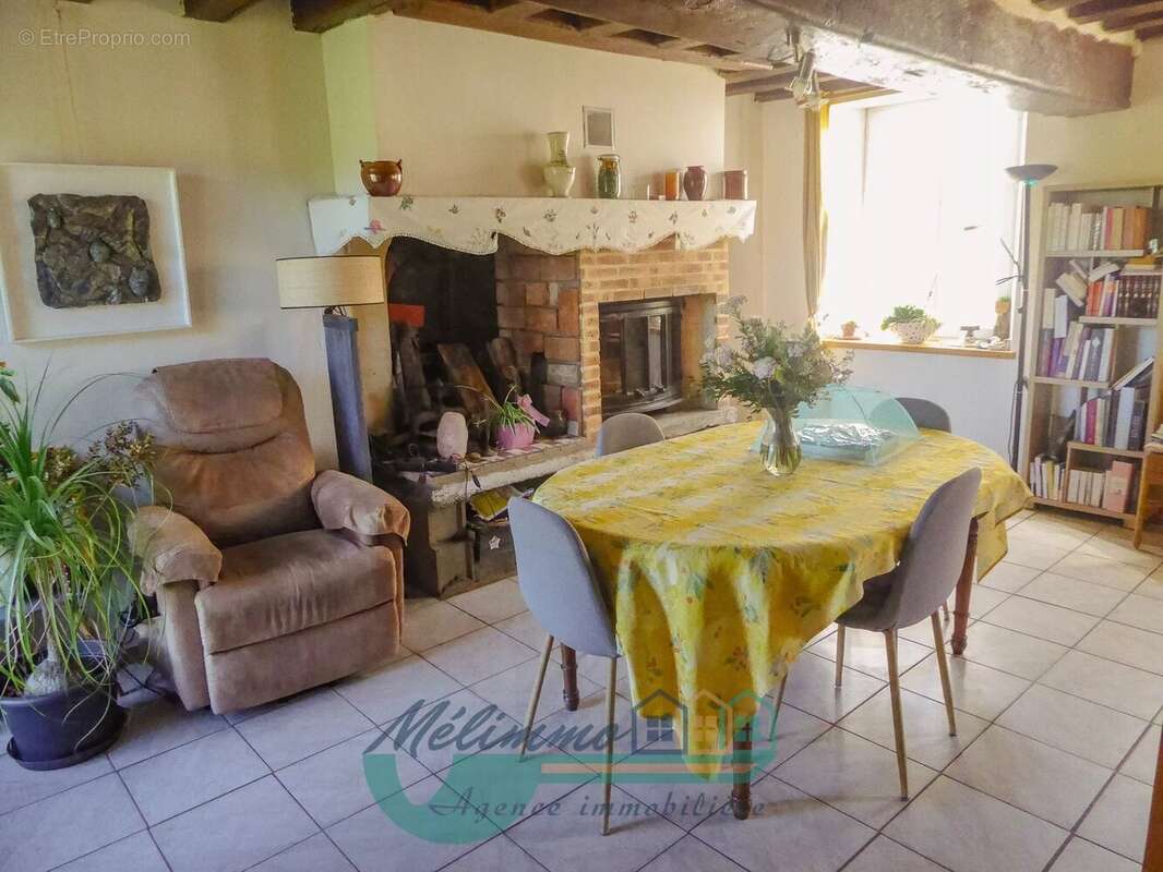 Maison 108 m² à Fontaines  - photo 7