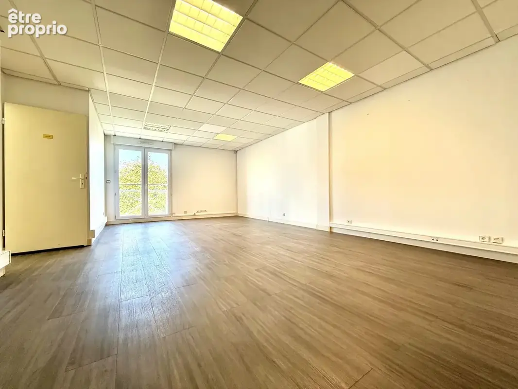 Local professionnel de 380 m2 avec Terrain et Parking - photo 12